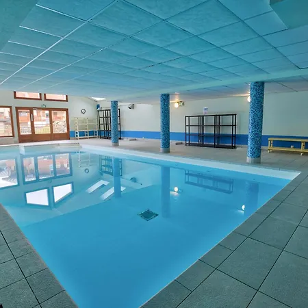 6 Pers. Avec Piscine Aux Pieds Des Pistes - Fr-1-505-218 * Flumet