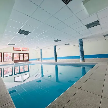 6 Pers. Avec Piscine Aux Pieds Des Pistes - Fr-1-505-218 Flumet